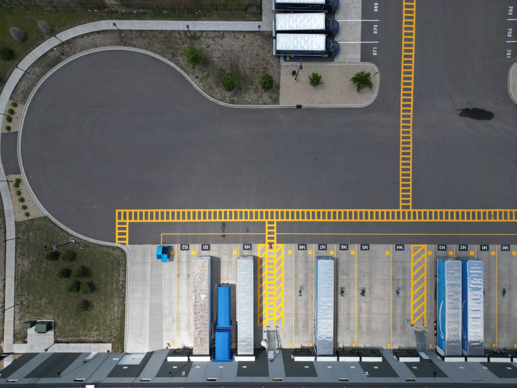 Aerial view of a warehouse yard with trailers at the docks